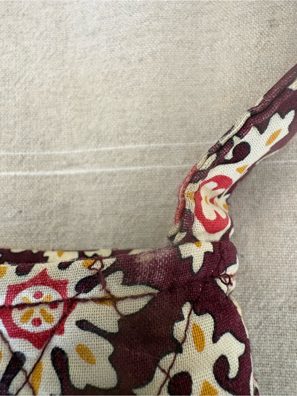 Vera Bradley Hipster crossbody bag 2006 "Medallion" pattern, quilted burgundy - Picture 9 of 9